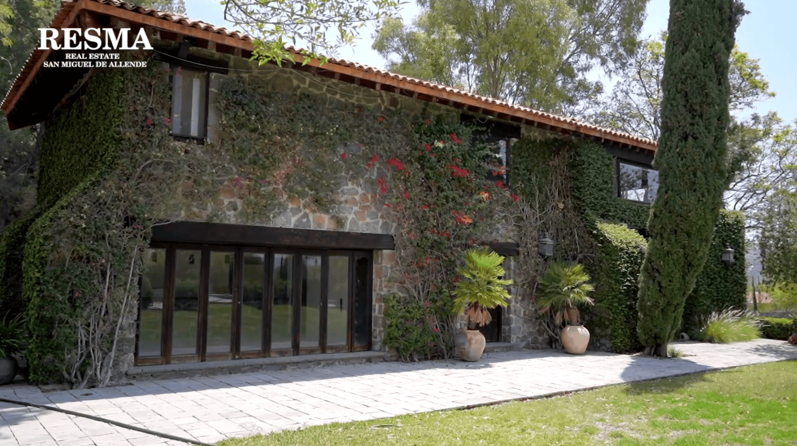 TIPS FOR BUYING YOUR FIRST HOME